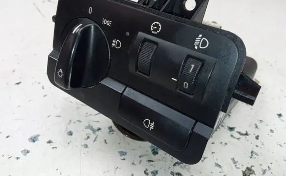 BMW 3 E46 Tailgate/trunk/boot open switch 