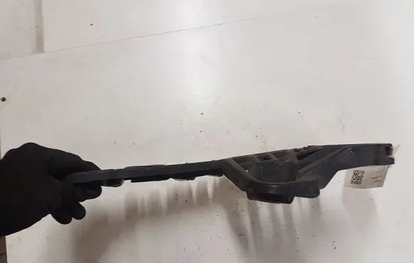 Opel Astra J Rear bumper mounting bracket 13368952