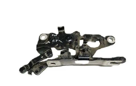 Engine bonnet/hood hinges