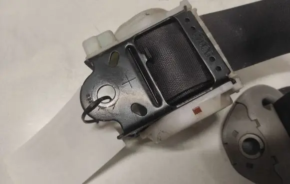 Toyota Avensis Verso Rear seatbelt AD07078