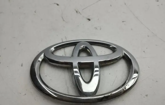 Toyota Yaris Manufacturers badge/model letters 