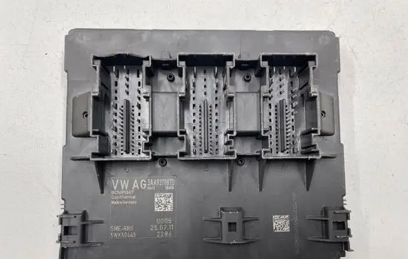 Volkswagen PASSAT B7 Comfort/convenience module 3AA937087D BCMP04 5WK50448