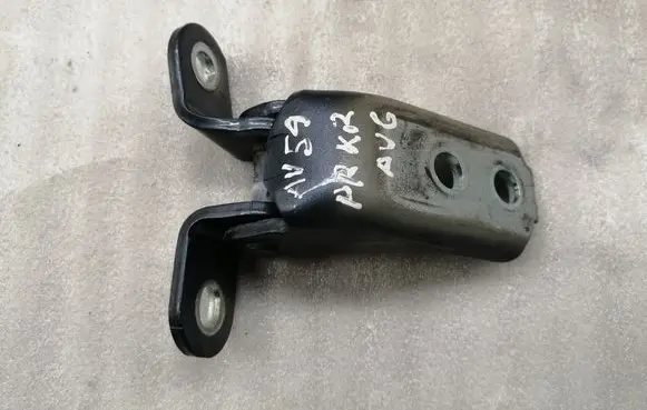 Toyota Avensis T270 Front door upper hinge 6872002060