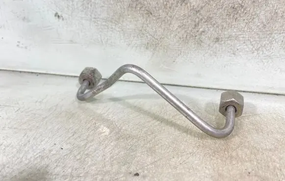 Fuel injector supply line/pipe