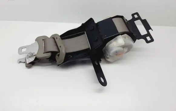 Middle seatbelt (rear)