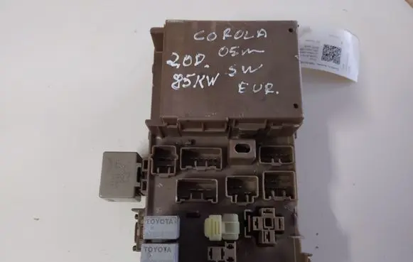 Toyota Corolla E120 E130 Comfort/convenience module 0438925F14
