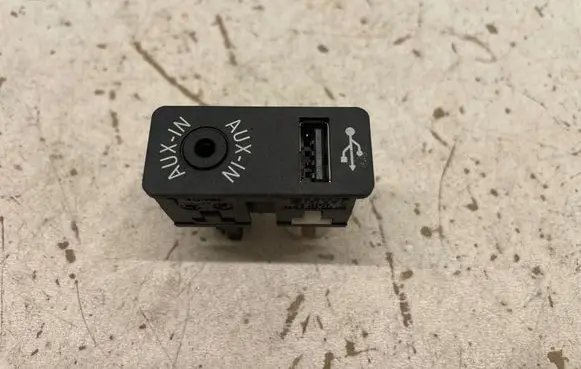 BMW 3 F30 F35 F31 AUX in-socket connector 9229246