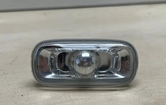 Front fender indicator light