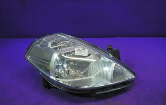 Nissan Tiida C11 Headlight/headlamp 983466R
