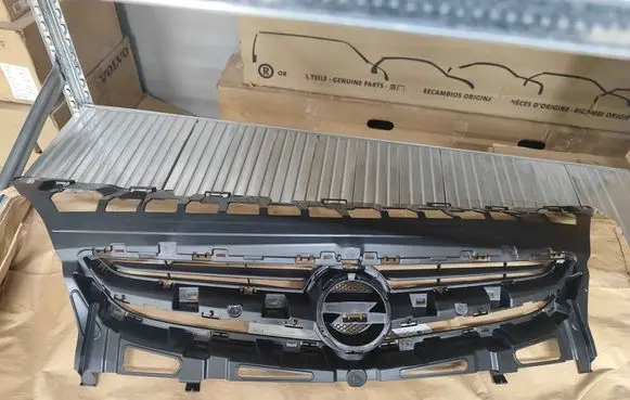 Opel Astra J Front grill 13387218
