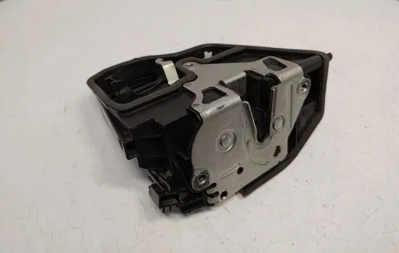 BMW X3 E83 Front door lock 7167074 51217167074 51217154626