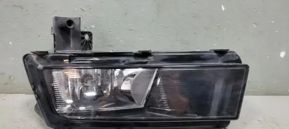 Volkswagen Touran III Front fog light 5TA
