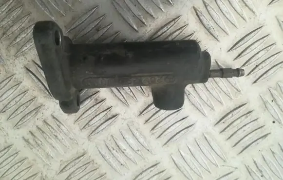 Mercedes-Benz C W202 Clutch master cylinder 2022900011