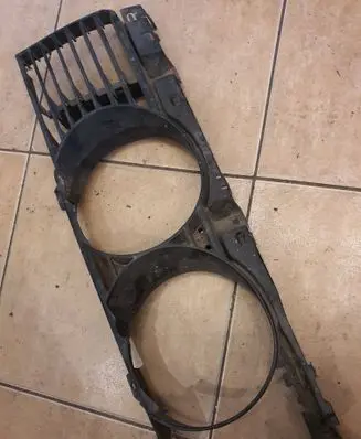 BMW 5 E34 Front bumper upper radiator grill 843175