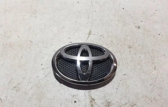 Toyota Auris E180 Manufacturer badge logo/emblem 7531202120 7530102100