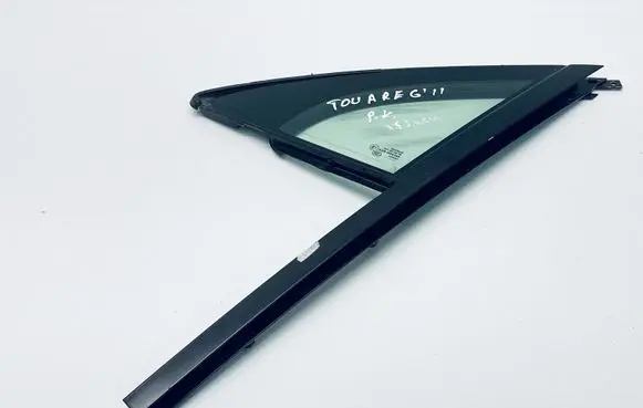 Volkswagen Touareg II Front door vent window glass four-door 7P0845113D