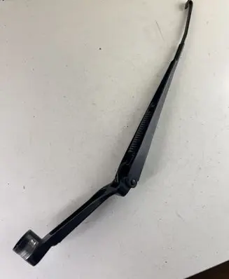 Nissan Qashqai Front wiper blade arm