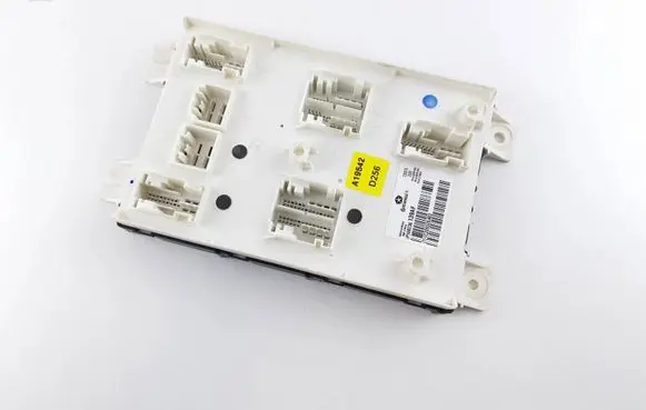 Jeep Grand Cherokee Comfort/convenience module 68236139AF P68236139AF 68236140AF
