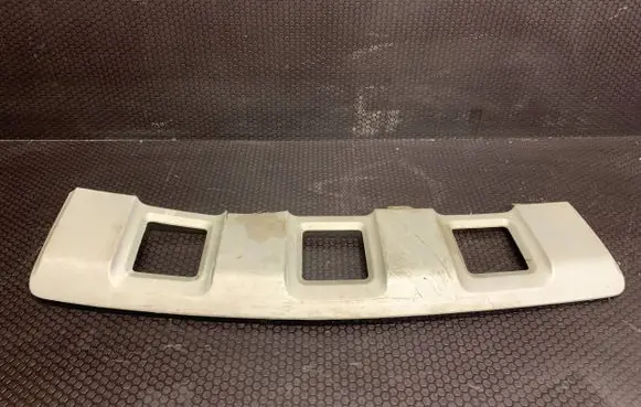 Front bumper lip