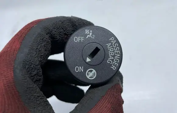 BMW 4 F32 F33 Passenger airbag on/off switch 9326501
