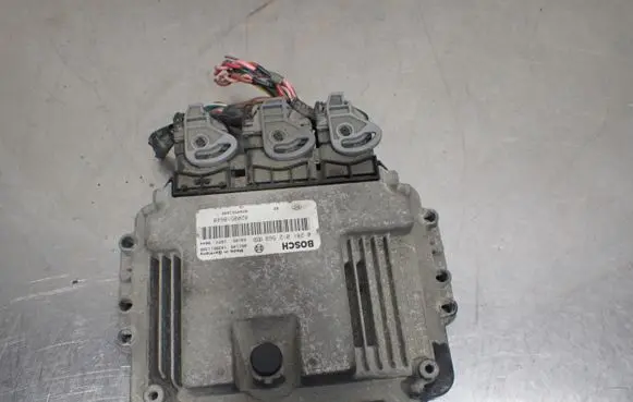 Suzuki Grand Vitara II Engine control unit/module ECU 8200518648