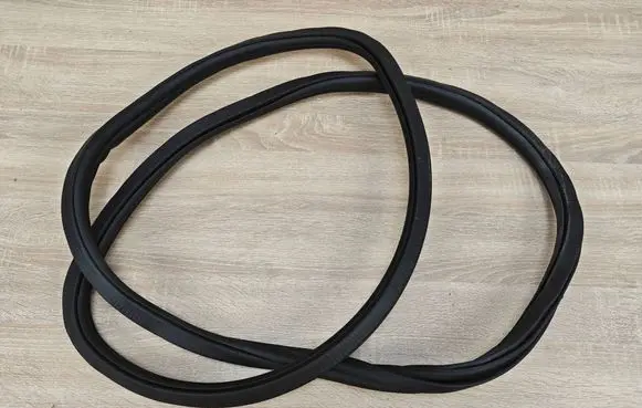 BMW 8 G16 Rubber seal rear door 7435439