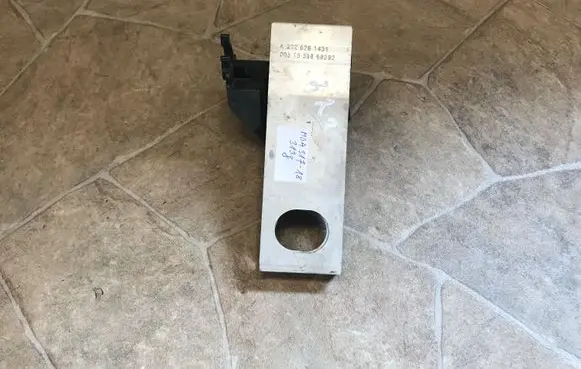 Mercedes-Benz S C217 Radiator support slam panel bracket A2226261431