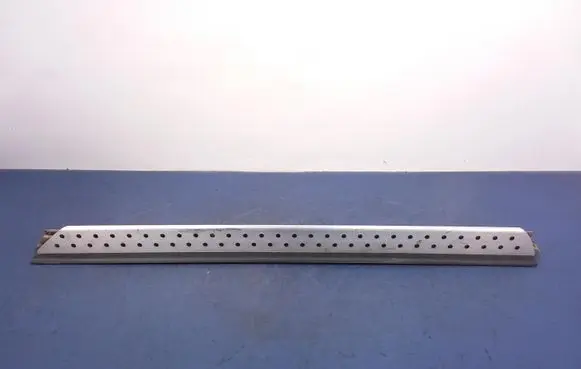 Front sill (body part)