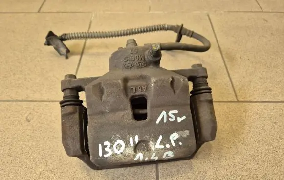 Hyundai i30 Front brake caliper