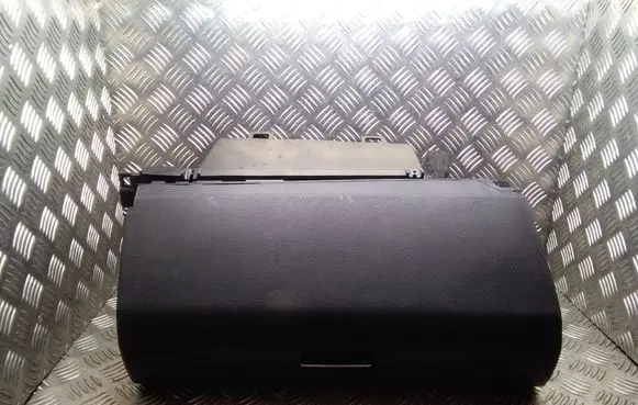 Mercedes-Benz B W245 Glove box