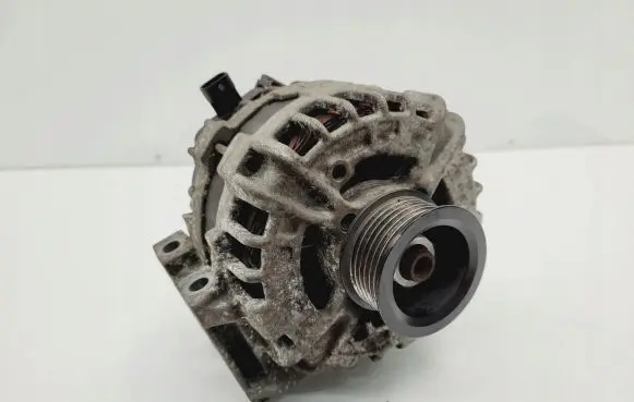 Opel Zafira C Generator/alternator 39007852