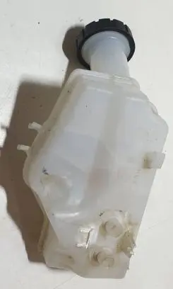 Brake fluid reservoir