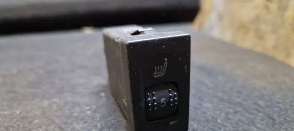 Volkswagen PASSAT B5.5 Seat heating switch 3B0963564C PA6GF30