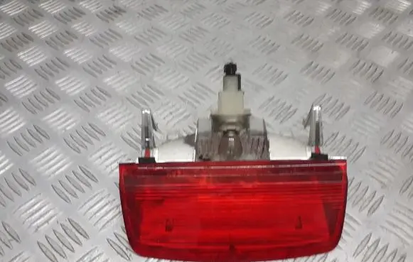 Nissan Micra Third/center stoplight