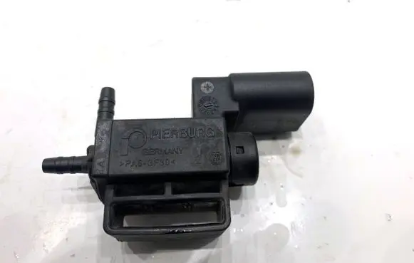 Audi A6 S6 C7 4G Fuel pressure regulator 037906283C