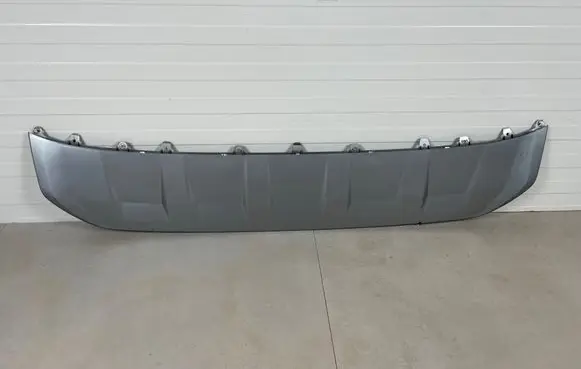 Front bumper lip