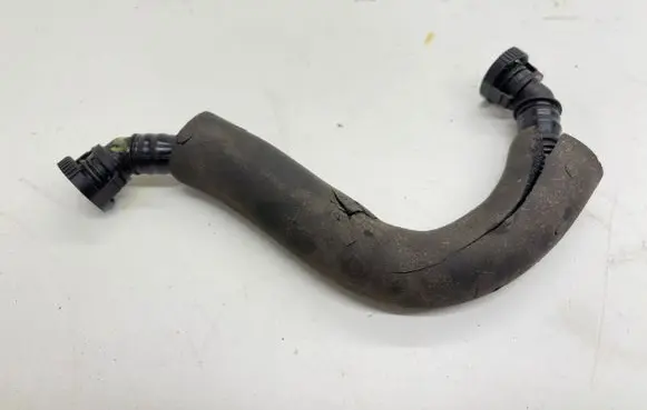 Skoda Octavia Mk2 (1Z) Breather hose/pipe 06J103221