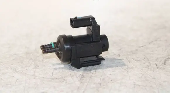BMW 1 F20 F21 Vacuum valve 8570591 704785