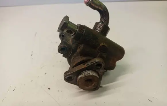 Volkswagen PASSAT B5.5 Power steering pump 21G40104