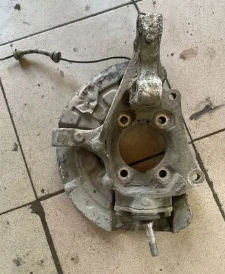 Volvo S60 Front wheel hub spindle knuckle