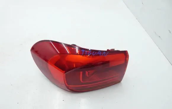 Volkswagen Tiguan Rear/tail lights 5N0945095Q