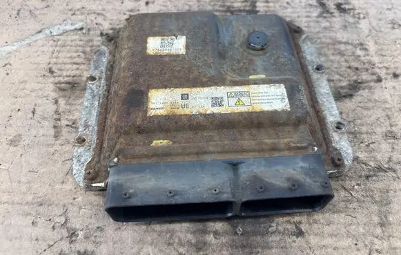 Opel Zafira B Engine control unit/module 55590118 D07008 MB2758008168