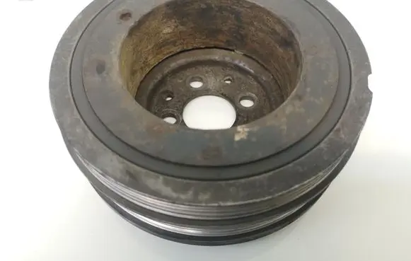 Volkswagen PASSAT B5 Crankshaft pulley 028105243Q