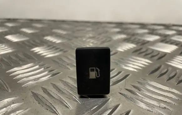 Toyota Avensis T270 Fuel tank opening switch 15D124