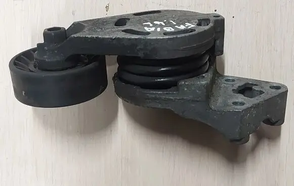 Skoda Fabia Mk2 (5J) Alternator belt tensioner 