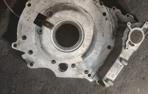 Volkswagen Jetta VI Timing chain cover 07k109211e