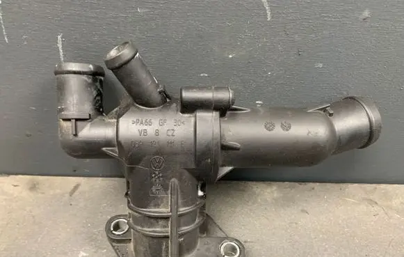 Volkswagen Polo V 6R Thermostat housing 03P121111E PA66GF30