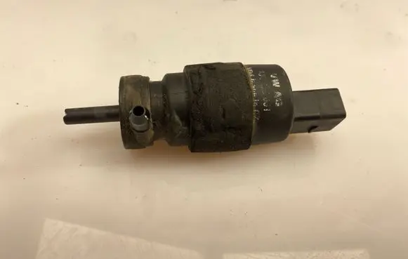 Audi A6 S6 C5 4B Windscreen/windshield washer pump 1J5955651