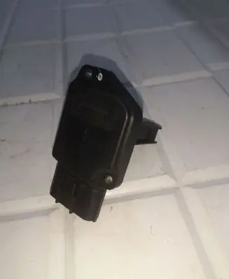Ford Mondeo Mk III Mass air flow meter 8ET00914228