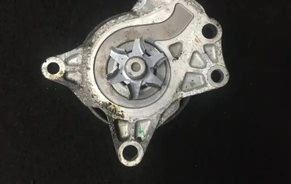 Nissan Almera Water pump